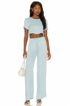 Outlet ๐ Camila Coelho Tops Camila Coelho Jolie Crop Tee In Pale Blue ๐ 9 Outlet ๐ Camila Coelho Tops Camila Coelho Jolie Crop Tee In Pale Blue ๐ -Camila Coelho Sales COEL WS160 V4